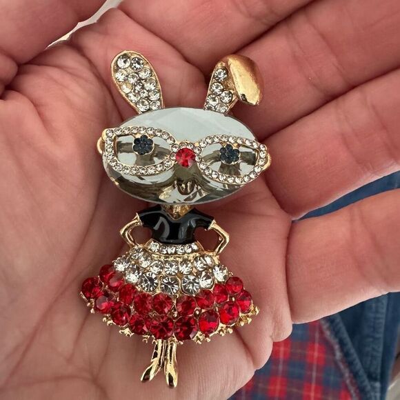 Twee Bunny Rabbit With Glasses Brooch With Colorful Stones - Picture 1 of 4